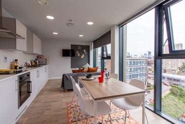 Silver En Suite - Image 7